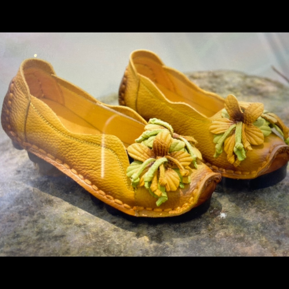 Women’s casual shoes
